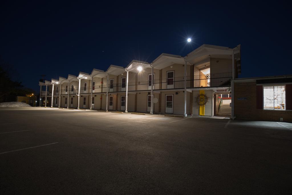 Wheelhouse Motel Lunenburg Exterior foto