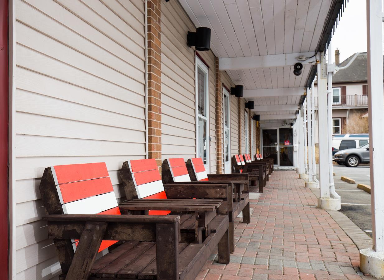 Wheelhouse Motel Lunenburg Exterior foto